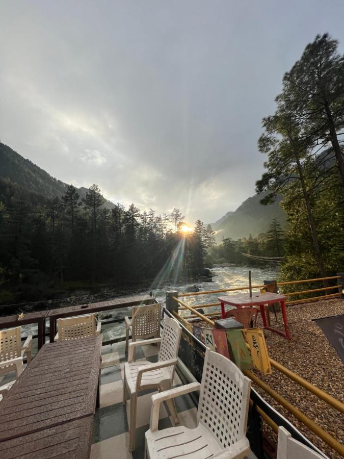 Shanti Cafe & Hostels Kasol Exterior foto