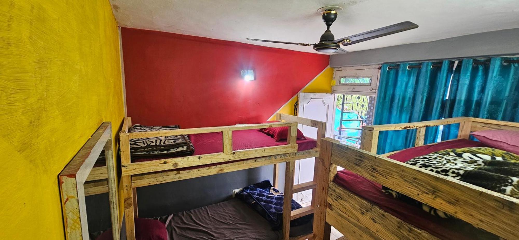 Shanti Cafe & Hostels Kasol Exterior foto